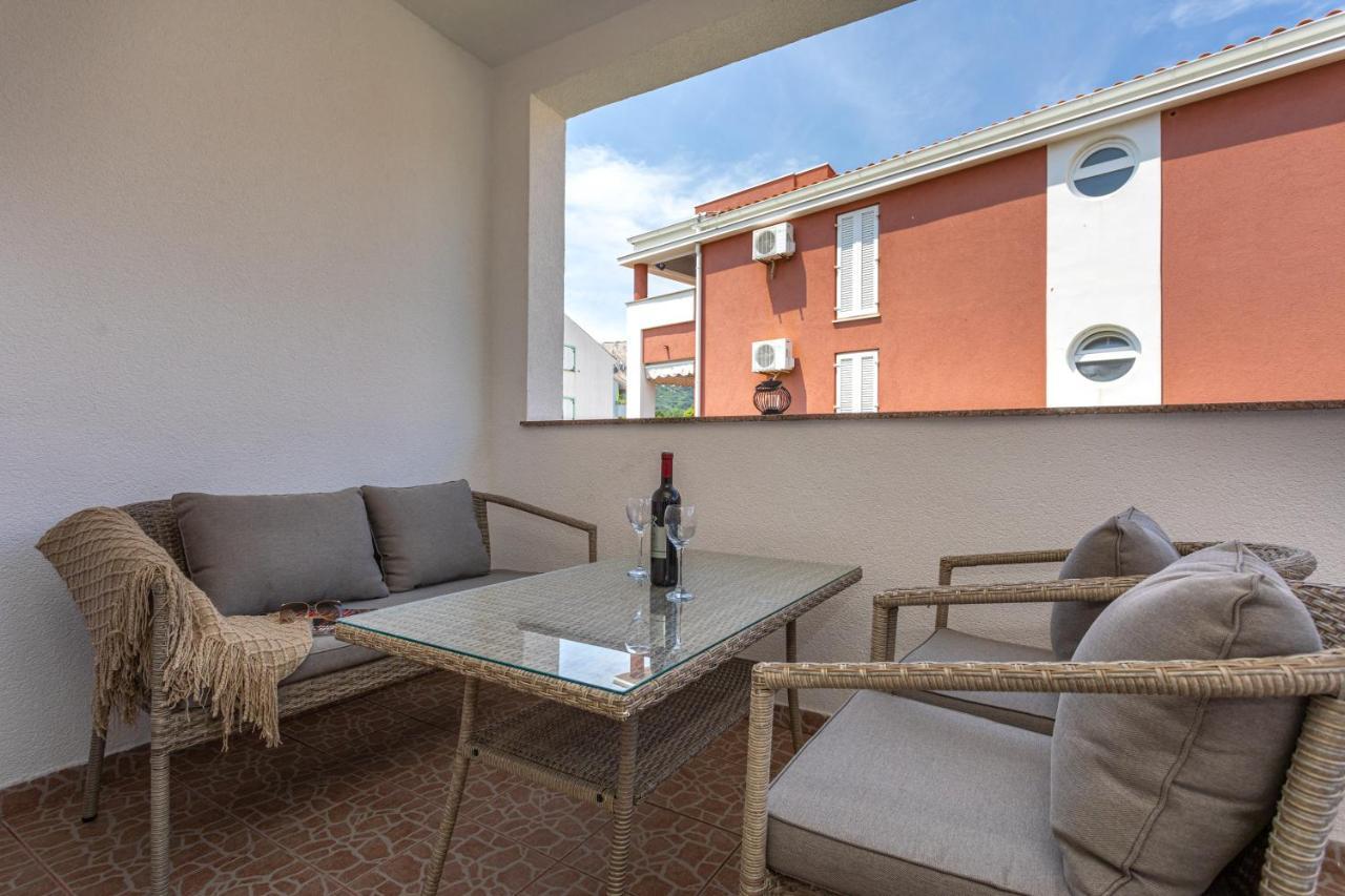 Apartments La Natalli Baska  Bagian luar foto